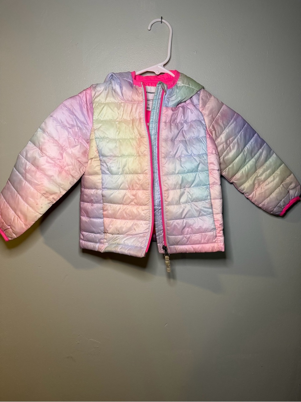 Amazon Essentials Pastel Rainbow Hooded Puffer Jacket with Pink Trim